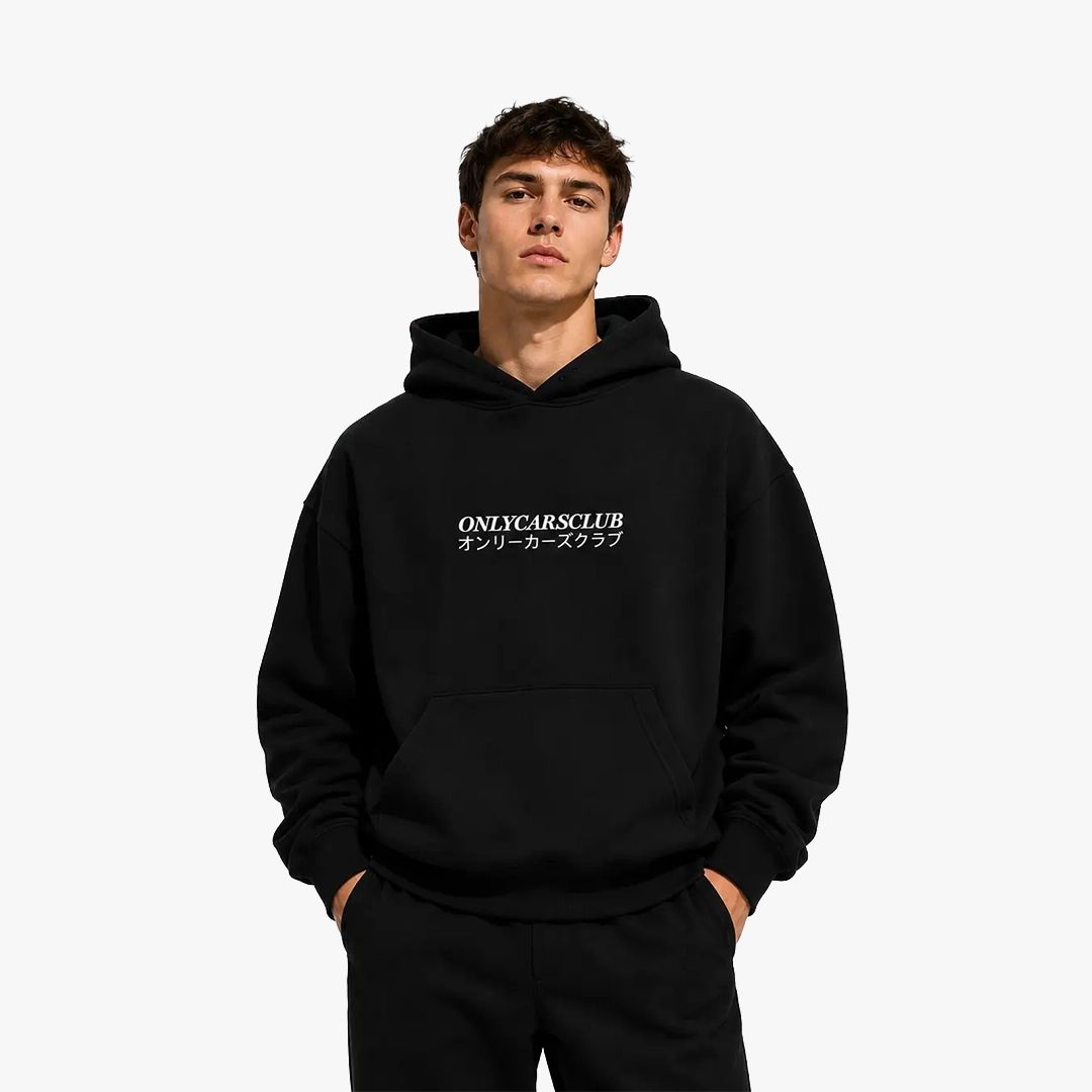 Moletom preto Only Cars, vista frontal com modelo